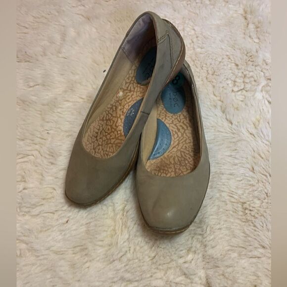 BOC Leather Flats size 8 in neutral gray/green color - Picture 1 of 11